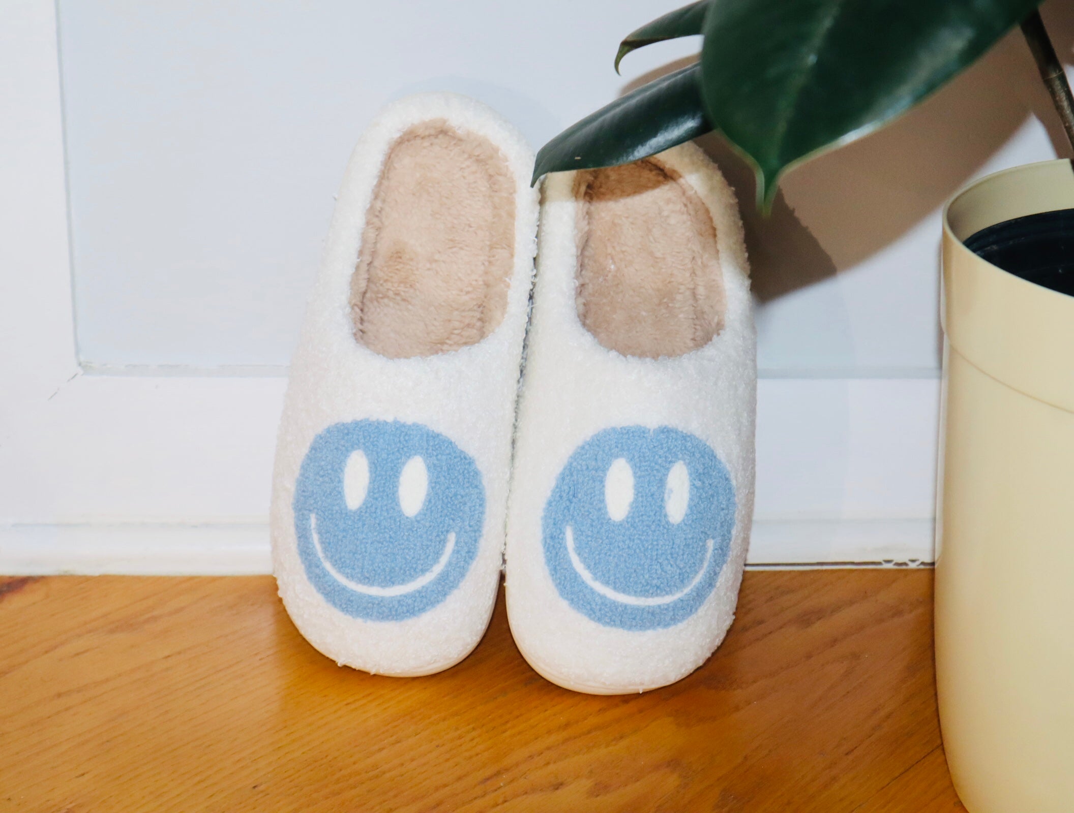 Plush Lounge Slide | Blue Smiley